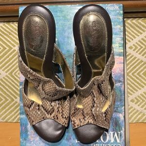 SOFFT EuroSoft Valma Platform Snakeskin Sandal Size 7 Platform .5 in Height 4 in